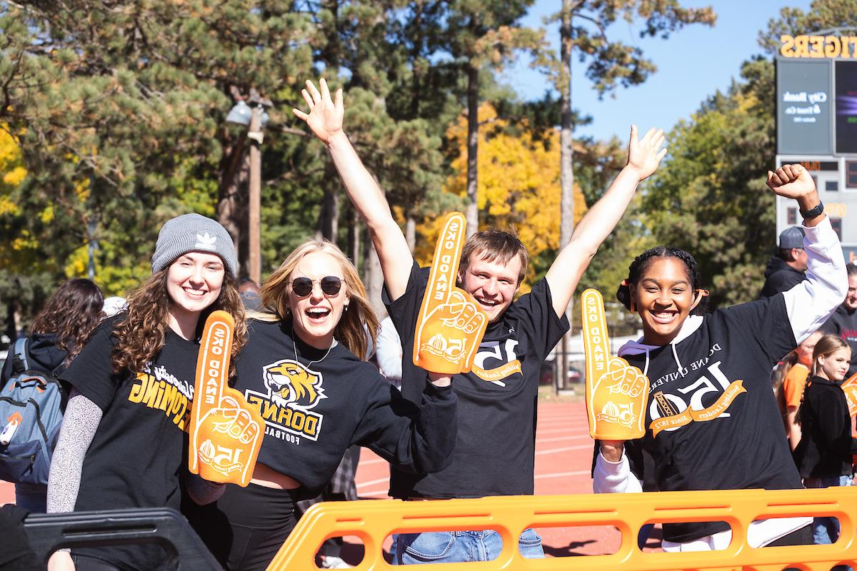 students celebrating during Doane homecoming.